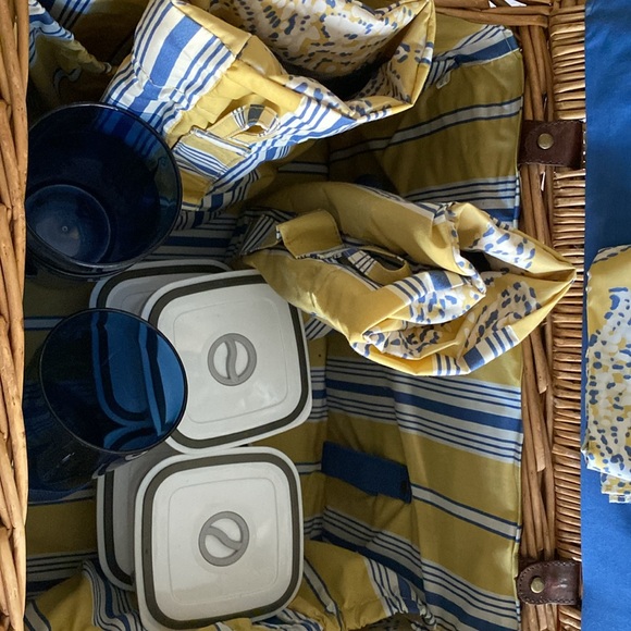 Eddie Bauer Pick nick Basket - Picture 2 of 3